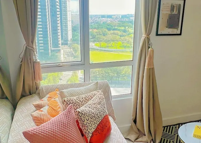 The Skyline Hotel *